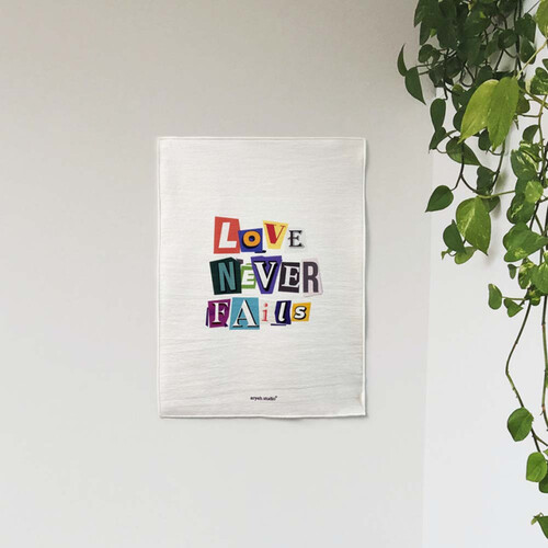 Love never fails 타이포그래피 패브릭포스터